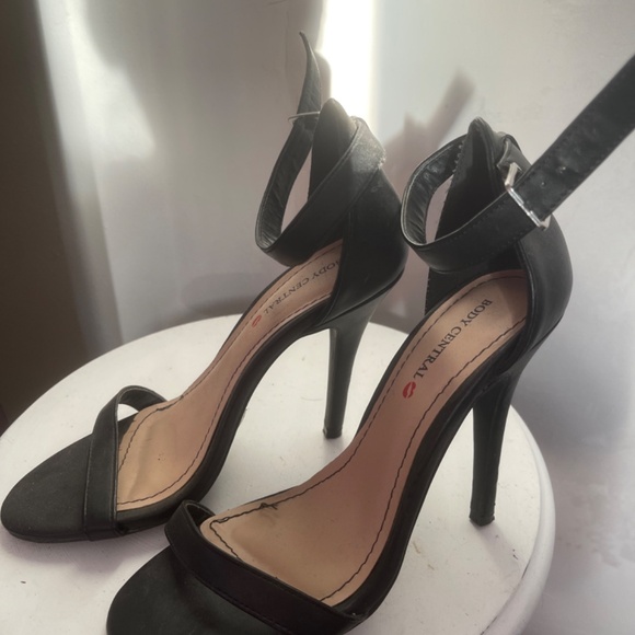 Heels - Picture 2 of 4